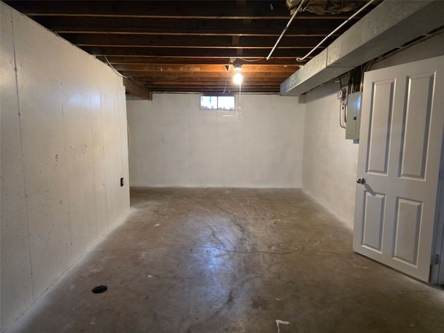 3925 64th Street, Urbandale, IA 50322