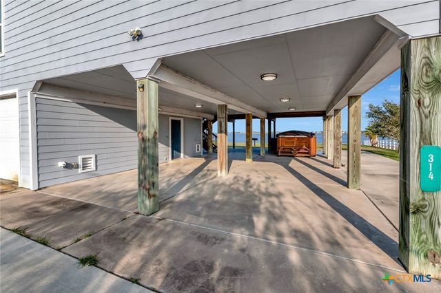 314 Windswept Drive, Port Lavaca, TX 77979