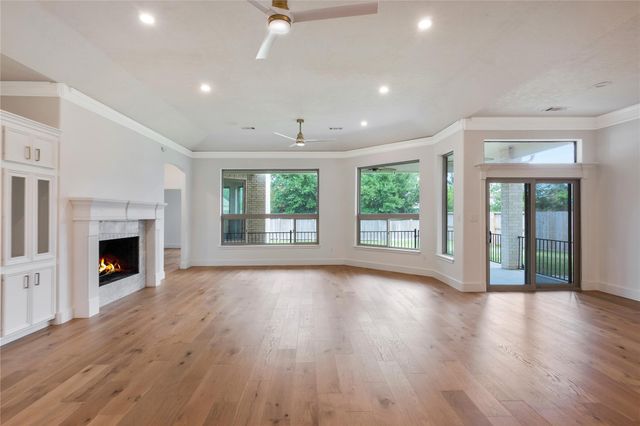 686 Edgewood Drive, Montgomery, TX 77356