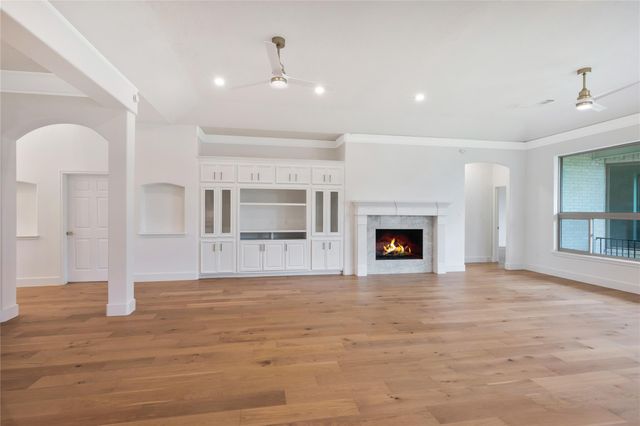 686 Edgewood Drive, Montgomery, TX 77356