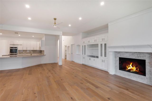 686 Edgewood Drive, Montgomery, TX 77356