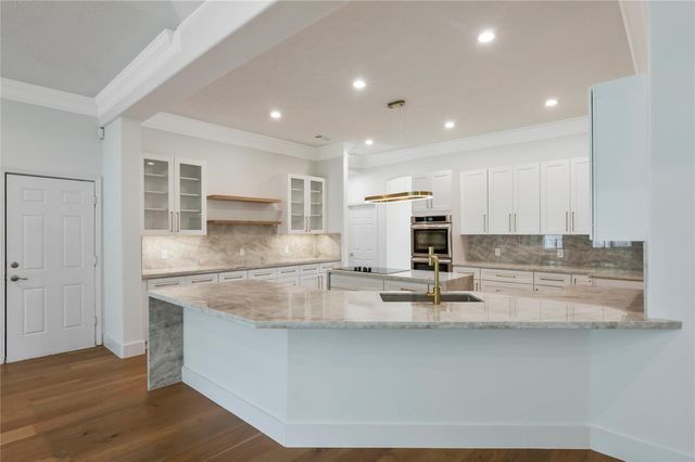 686 Edgewood Drive, Montgomery, TX 77356