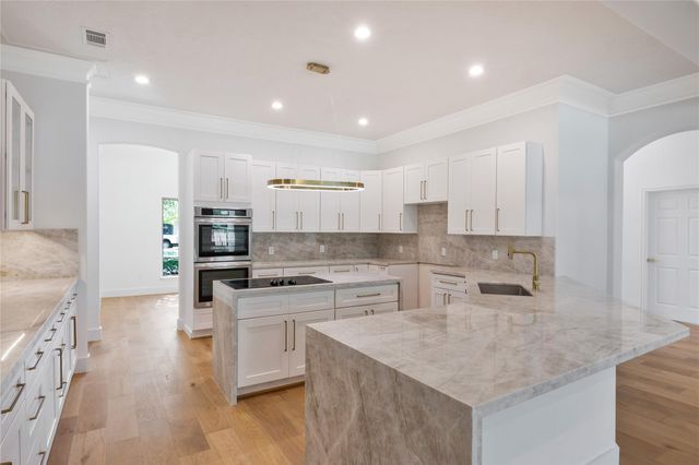 686 Edgewood Drive, Montgomery, TX 77356