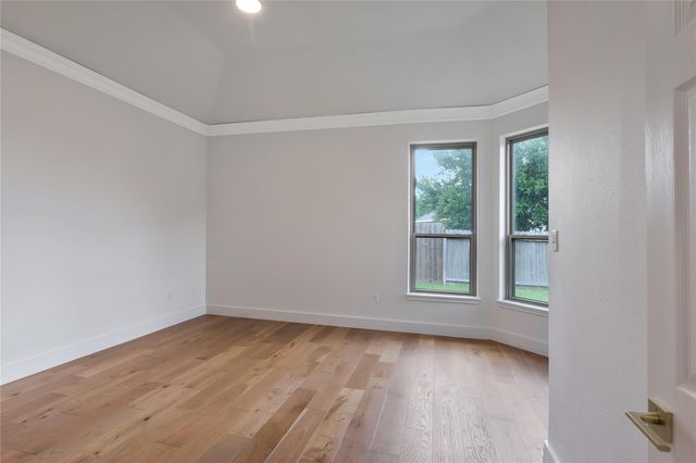 686 Edgewood Drive, Montgomery, TX 77356
