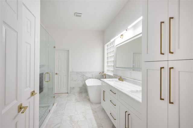 686 Edgewood Drive, Montgomery, TX 77356