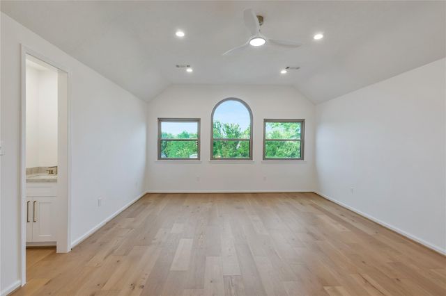 686 Edgewood Drive, Montgomery, TX 77356