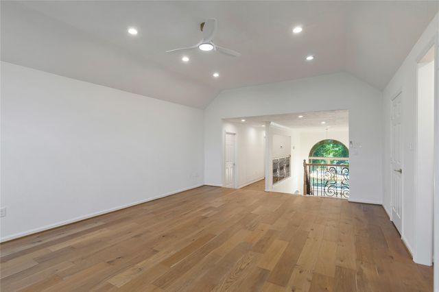 686 Edgewood Drive, Montgomery, TX 77356