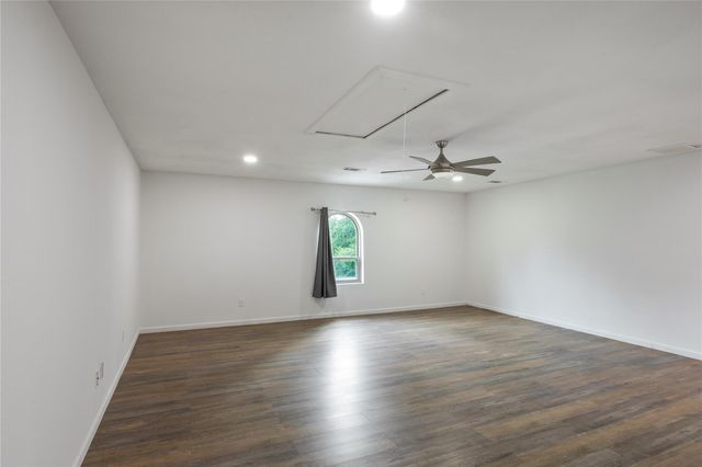 686 Edgewood Drive, Montgomery, TX 77356