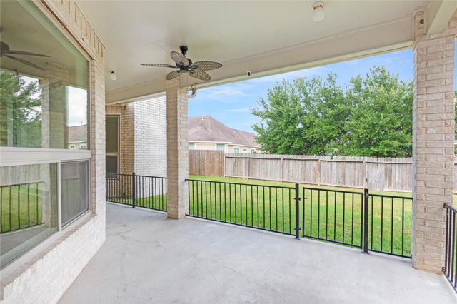 686 Edgewood Drive, Montgomery, TX 77356