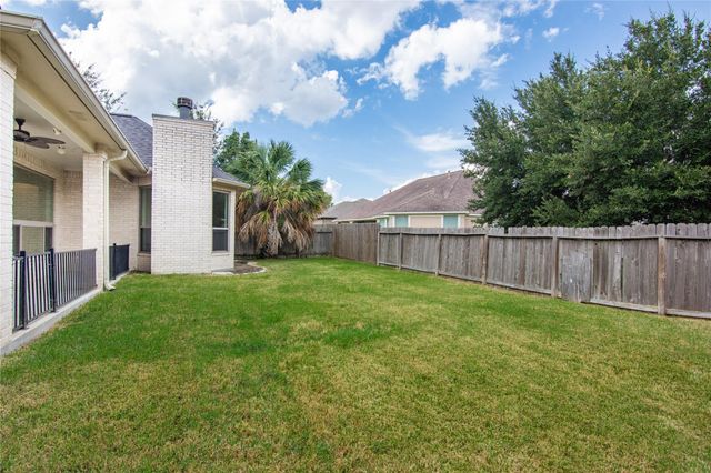 686 Edgewood Drive, Montgomery, TX 77356