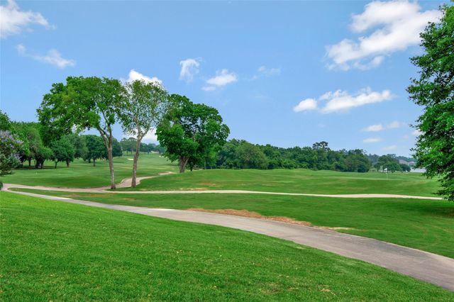 686 Edgewood Drive, Montgomery, TX 77356