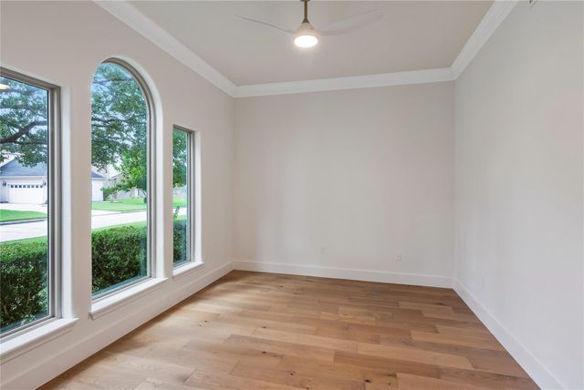 686 Edgewood Drive, Montgomery, TX 77356
