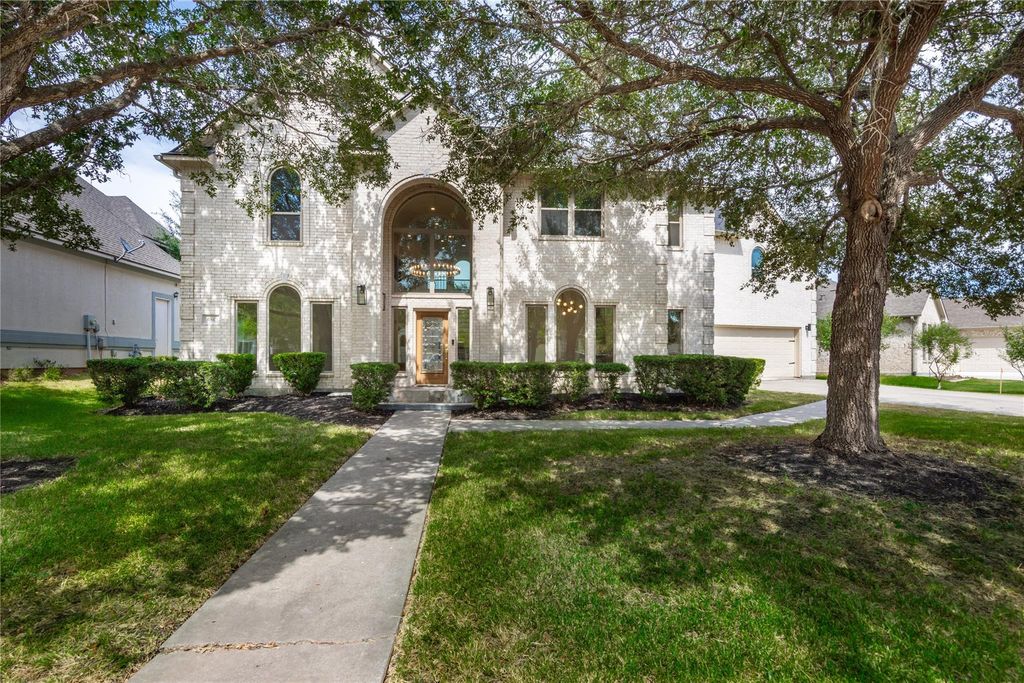 686 Edgewood Drive, Montgomery, TX 77356