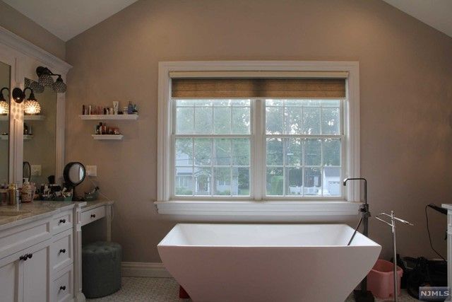 10 Cranford Road, Glen Rock, NJ 07452