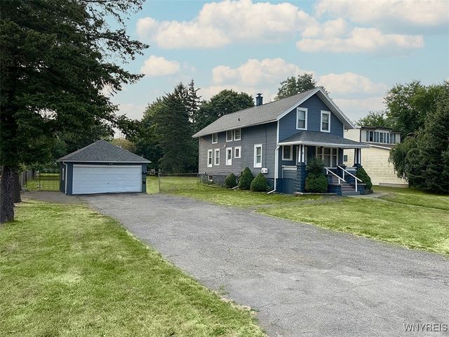 8 Melrose Road, Amherst, NY 14221
