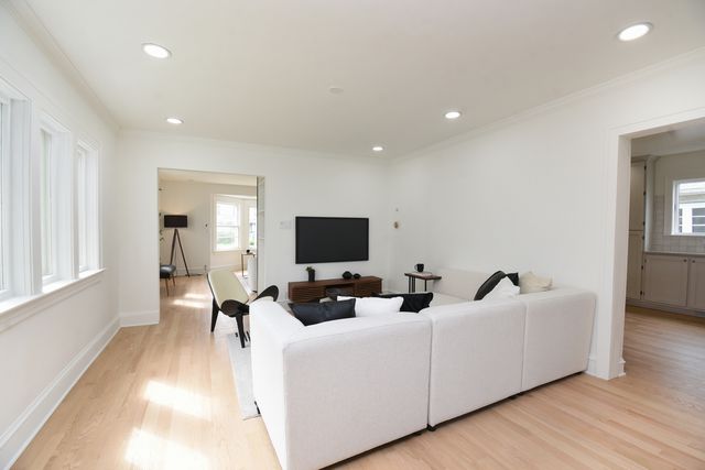 818 N Euclid Avenue, Oak Park, IL 60302