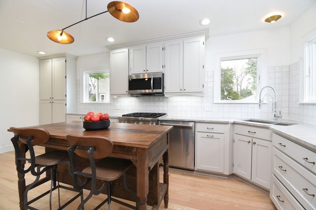818 N Euclid Avenue, Oak Park, IL 60302