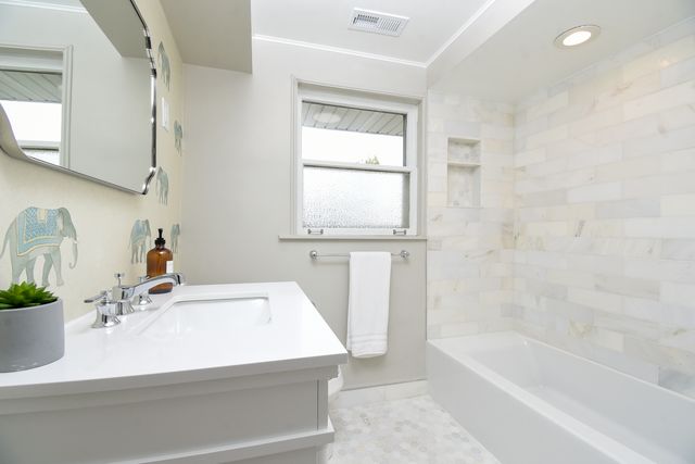 818 N Euclid Avenue, Oak Park, IL 60302