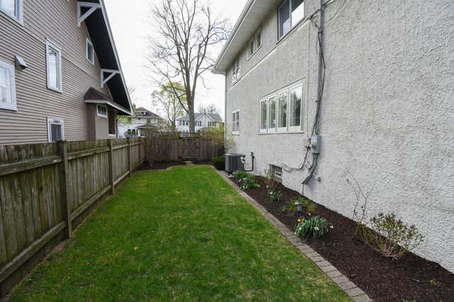 818 N Euclid Avenue, Oak Park, IL 60302