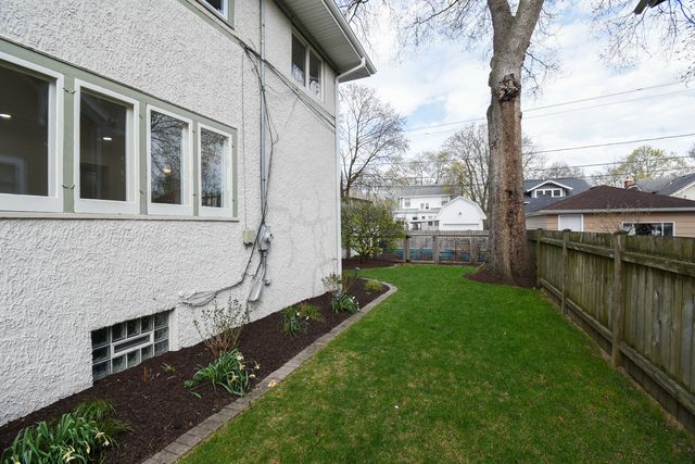 818 N Euclid Avenue, Oak Park, IL 60302
