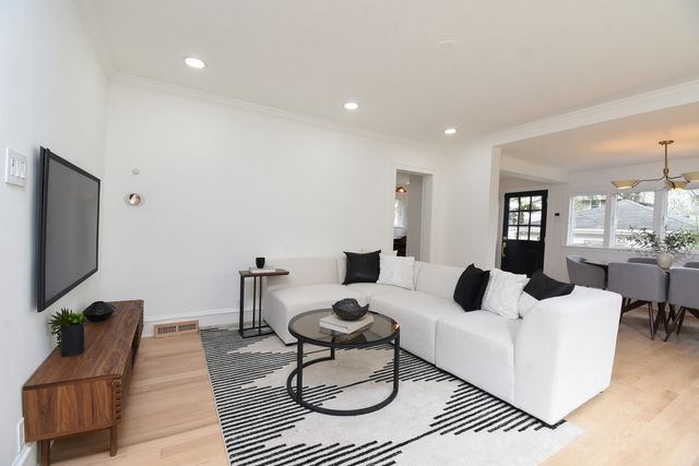 818 N Euclid Avenue, Oak Park, IL 60302