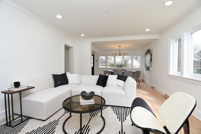 818 N Euclid Avenue, Oak Park, IL 60302