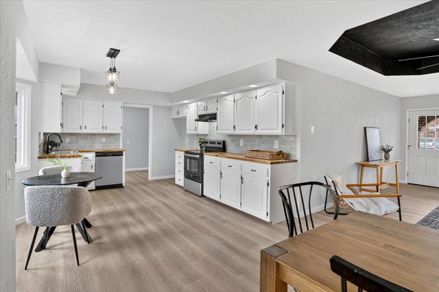 2216 W Austin, Bolivar, MO 65613