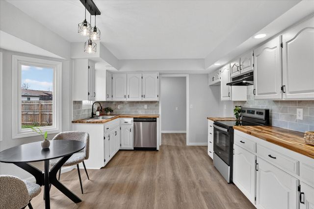 2216 W Austin, Bolivar, MO 65613