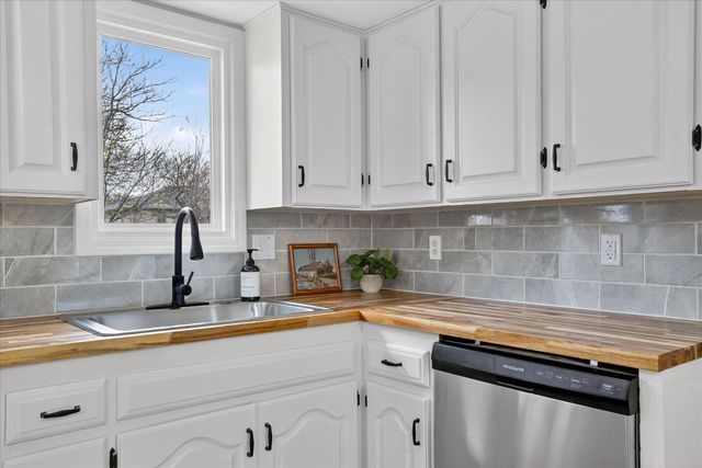 2216 W Austin, Bolivar, MO 65613