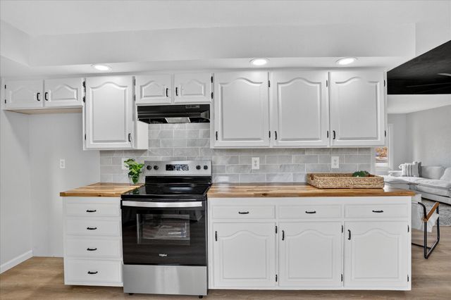 2216 W Austin, Bolivar, MO 65613