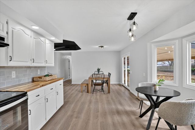 2216 W Austin, Bolivar, MO 65613