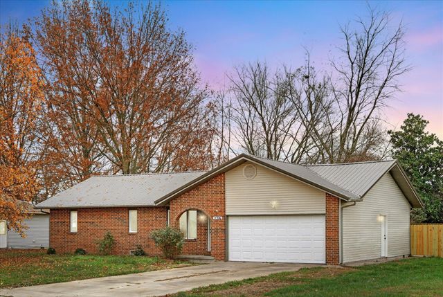 2216 W Austin, Bolivar, MO 65613