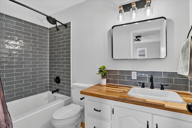 2216 W Austin, Bolivar, MO 65613