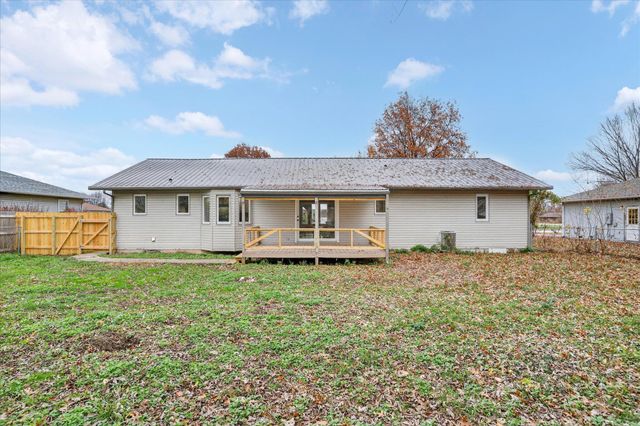 2216 W Austin, Bolivar, MO 65613