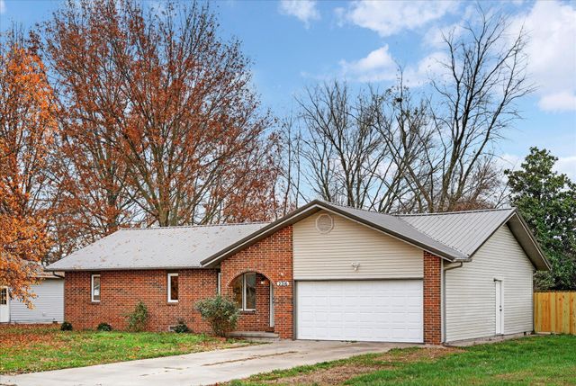 2216 W Austin, Bolivar, MO 65613