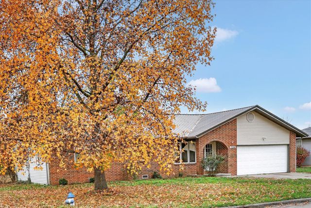 2216 W Austin, Bolivar, MO 65613