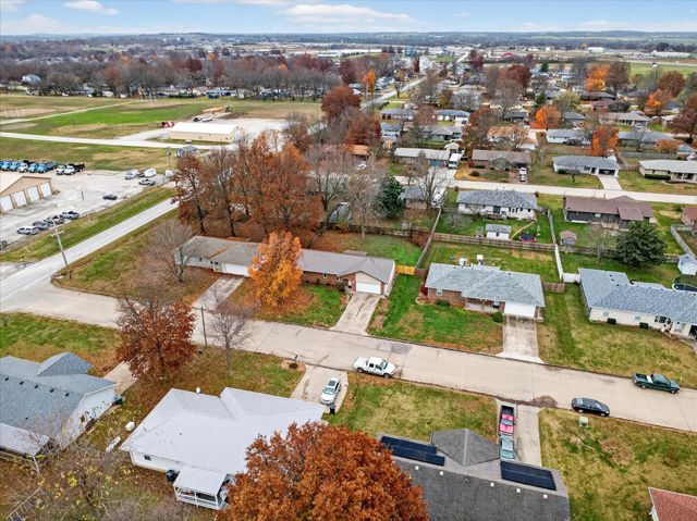 2216 W Austin, Bolivar, MO 65613