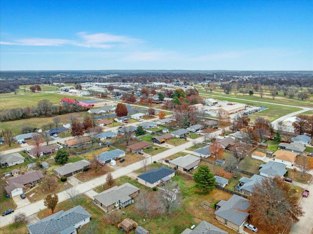 2216 W Austin, Bolivar, MO 65613