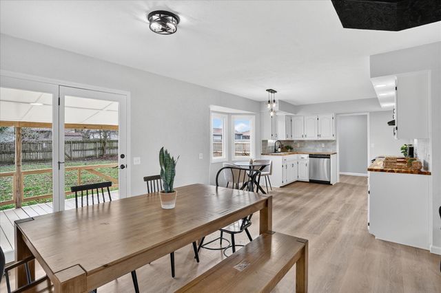 2216 W Austin, Bolivar, MO 65613