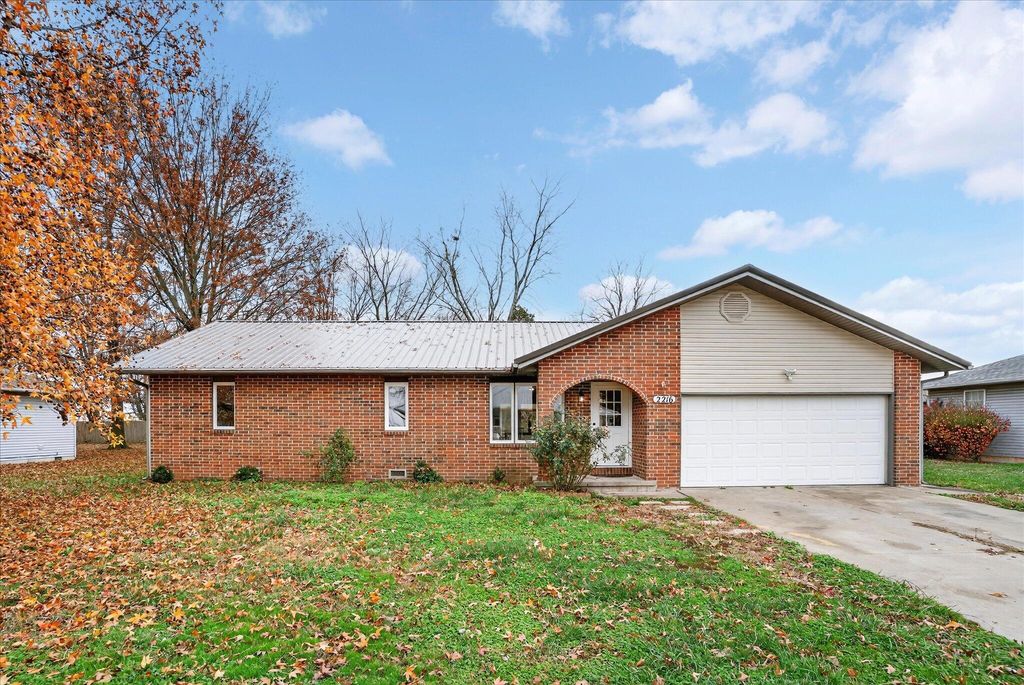 2216 W Austin, Bolivar, MO 65613