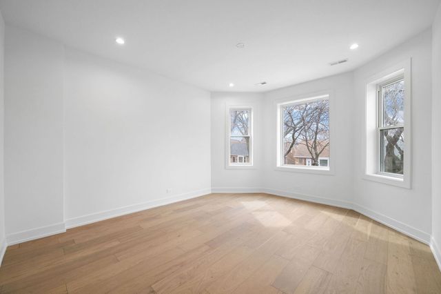 3941 N Spaulding Avenue, Chicago, IL 60618