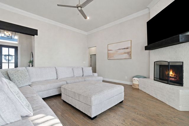 405 Venadito Drive, Godley, TX 76044