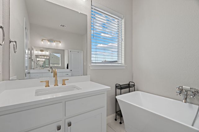 405 Venadito Drive, Godley, TX 76044