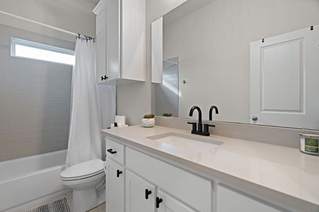 405 Venadito Drive, Godley, TX 76044