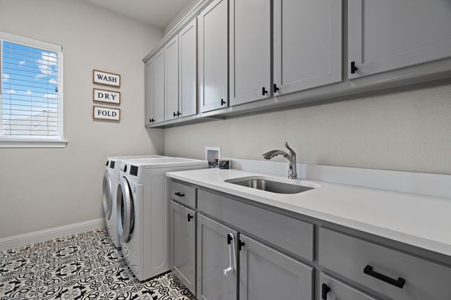 405 Venadito Drive, Godley, TX 76044