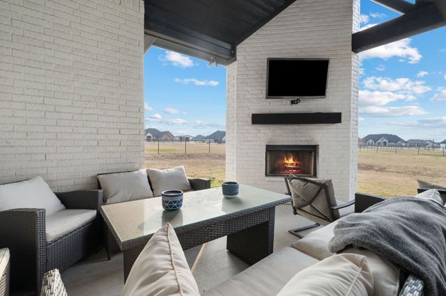 405 Venadito Drive, Godley, TX 76044