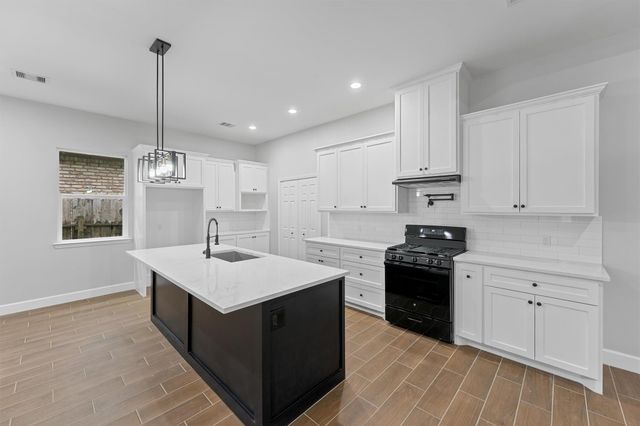 8233 Sterlingshire Street, Houston, TX 77078