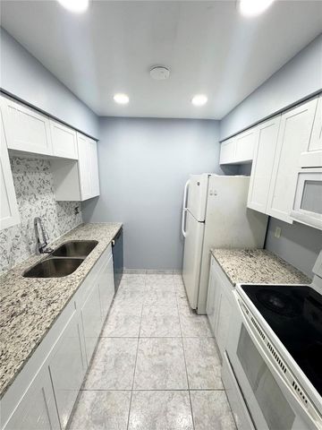 4882 S SEMORAN BOULEVARD 1408, Orlando, FL 32822