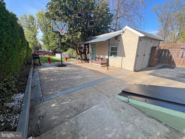 4129 GARRETT RD, Drexel Hill, PA 19026