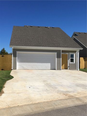 1660 N Izard Lane, Fayetteville, AR 72704
